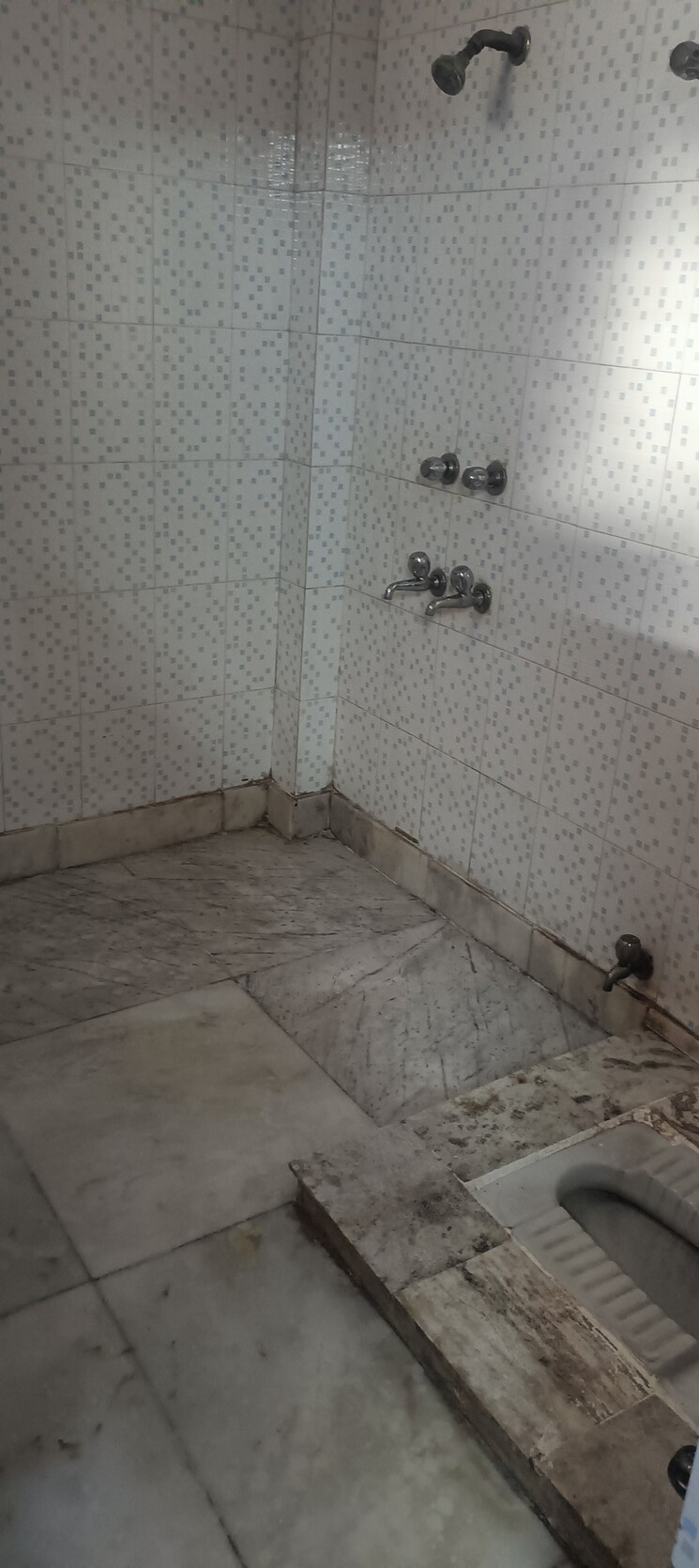 Bathroom, vaishali sector 5 3 Bedroom 1300 Sq.Ft. Builder Floor In Vaishali Sector 5 Ghaziabad 9520257