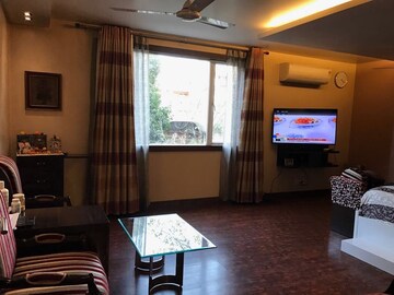 Master Bedroom in 4 BHK Builder Floor at Greater Kailash ii – for Rent