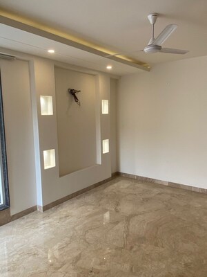 Room in 4 BHK Builder Floor at South City 2 – for Rent