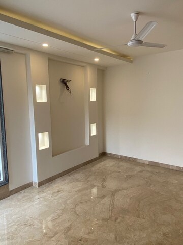 Room in 4 BHK Builder Floor at South City 2 – for Rent