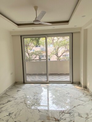 Room in 4 BHK Builder Floor at South City 2 – for Rent