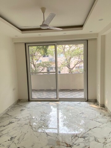 Room in 4 BHK Builder Floor at South City 2 – for Rent