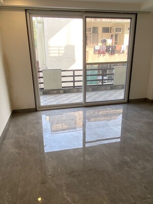 Room in 4 BHK Builder Floor at South City 2 – for Rent