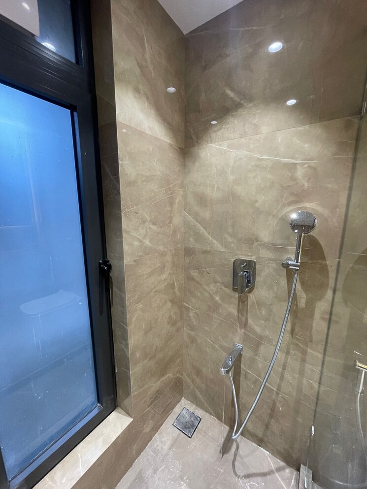 Bathroom, khar west 3 Bedroom 1100 Sq.Ft. Apartment In Khar West Mumbai 9520501