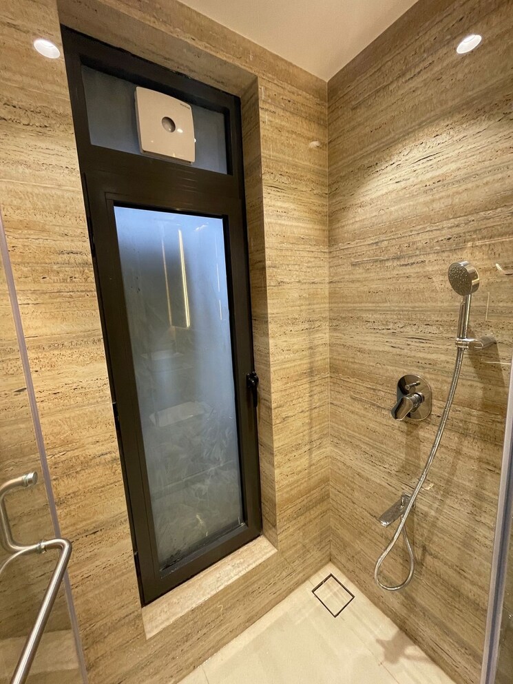 Bathroom, khar west 3 Bedroom 1100 Sq.Ft. Apartment In Khar West Mumbai 9520501