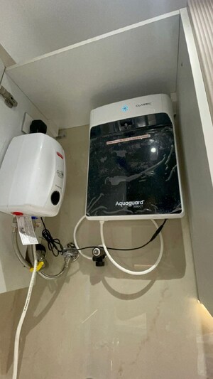 Team Area in 3 BHK Apartment at Khar West – for Rent