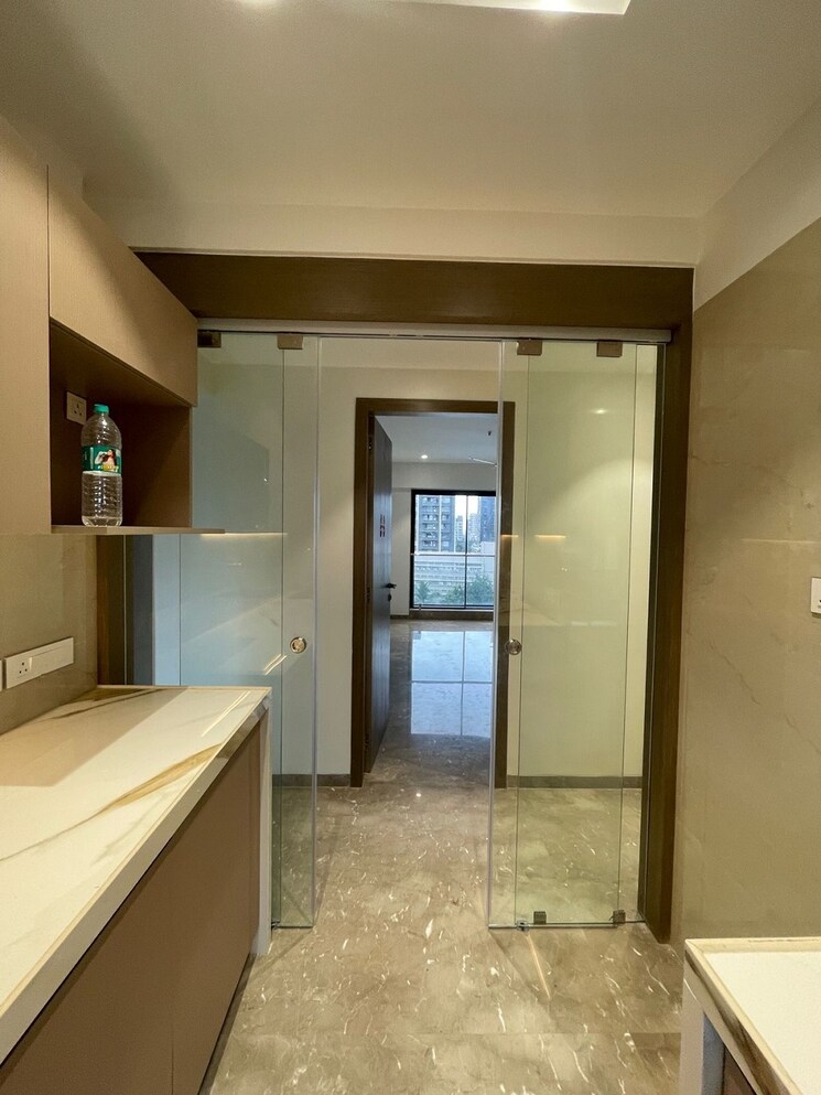 Room, khar west 3 Bedroom 1100 Sq.Ft. Apartment In Khar West Mumbai 9520501