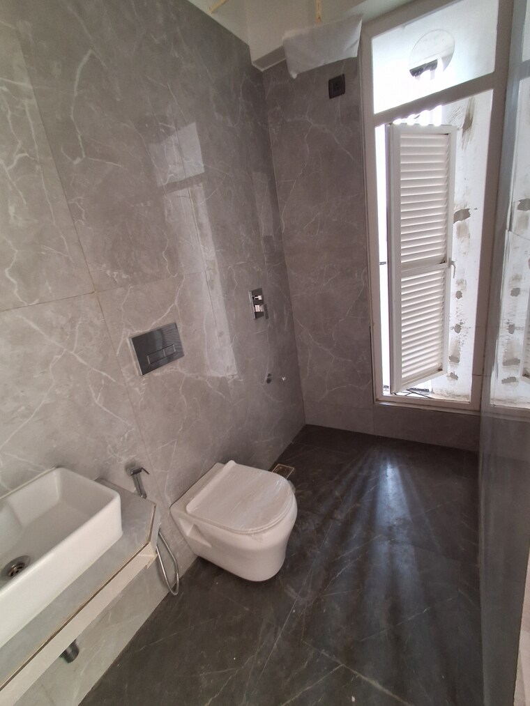 Bathroom, ruparel-palacio-phase-1 3 Bedroom 935 Sq.Ft. Apartment In Kandivali West Mumbai 9520545