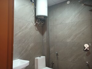 Bathroom in 2 BHK Builder Floor at Unitech South City 1, South City 1 – for Rent