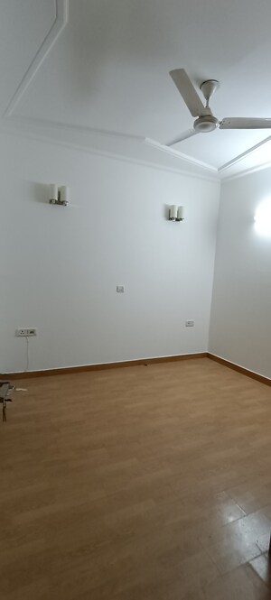Room in 3 BHK Builder Floor at Kalkaji – for Rent
