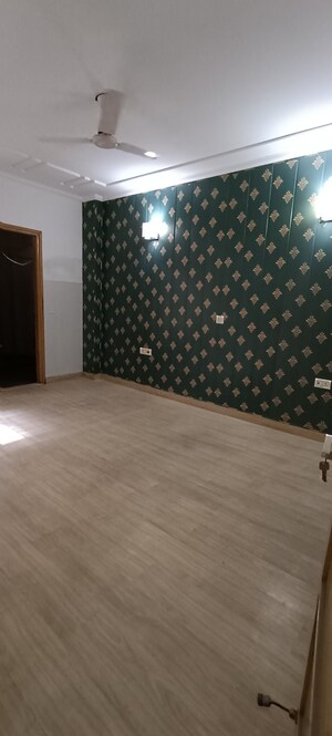 Room in 3 BHK Builder Floor at Kalkaji – for Rent