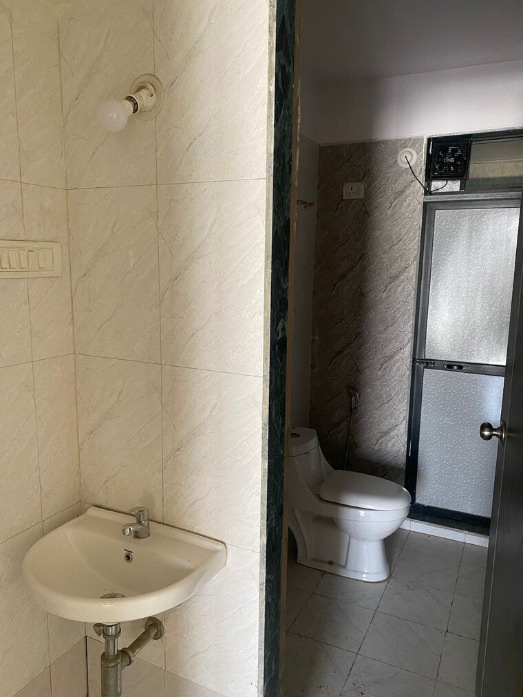 Bathroom, victory-guru-purnima 3 Bedroom 1400 Sq.Ft. Apartment In Ulwe Navi Mumbai 9520563