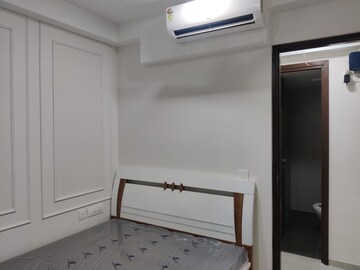 Room in 2 BHK Apartment at Piramal Vaikunth Vairat, Balkum Pada – for Rent