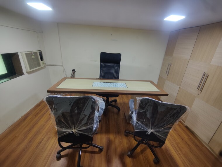 Team Area, malad west Commercial Office Space 700 Sq.Ft. In Malad West Mumbai 9520003