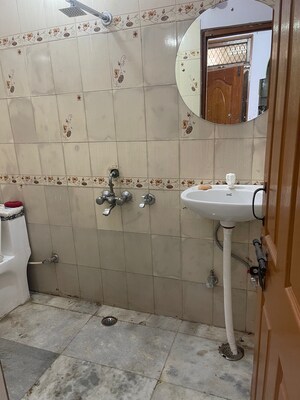 Bathroom in 2.5 BHK Builder Floor at Acharya Niketan – for Rent