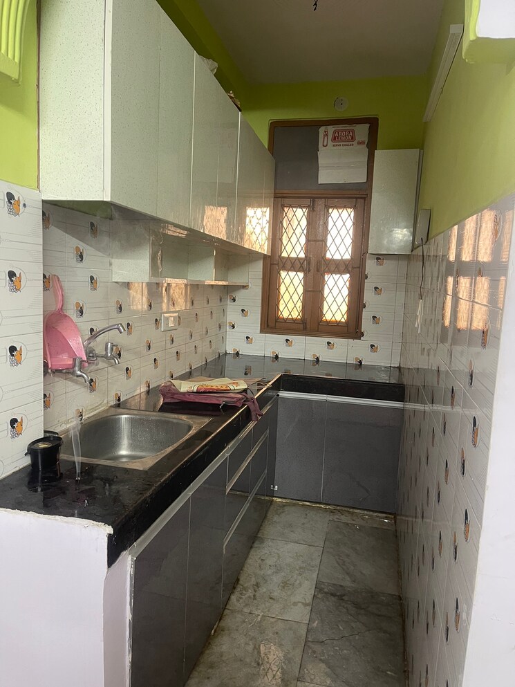 Kitchen, acharya niketan 2.5 Bedroom 650 Sq.Ft. Builder Floor In Acharya Niketan Delhi 9520593