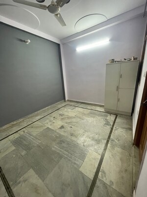 Room in 2.5 BHK Builder Floor at Acharya Niketan – for Rent
