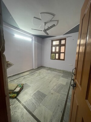 Room in 2.5 BHK Builder Floor at Acharya Niketan – for Rent