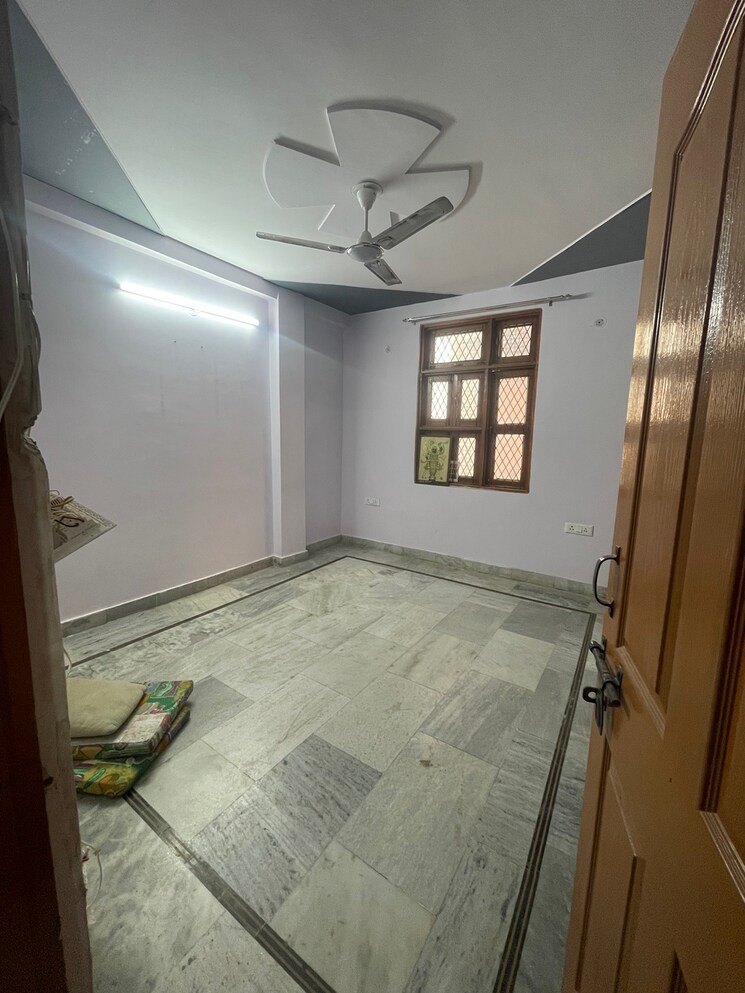Room, acharya niketan 2.5 Bedroom 650 Sq.Ft. Builder Floor In Acharya Niketan Delhi 9520593
