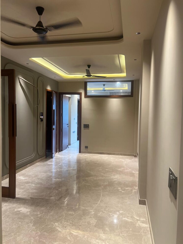 Room, east-of-kailash-block-b-rwa 3 Bedroom 125 Sq.Yd. Builder Floor In East Of Kailash Delhi 9520598