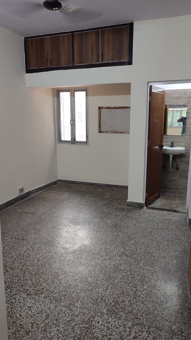 Room, mayur vihar 1.5 Bedroom 750 Sq.Ft. Apartment In Mayur Vihar Delhi 9520599