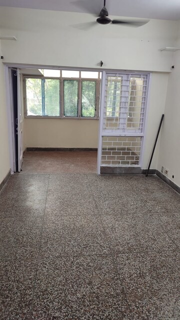 Room in 1.5 BHK Apartment at Mayur Vihar – for Rent