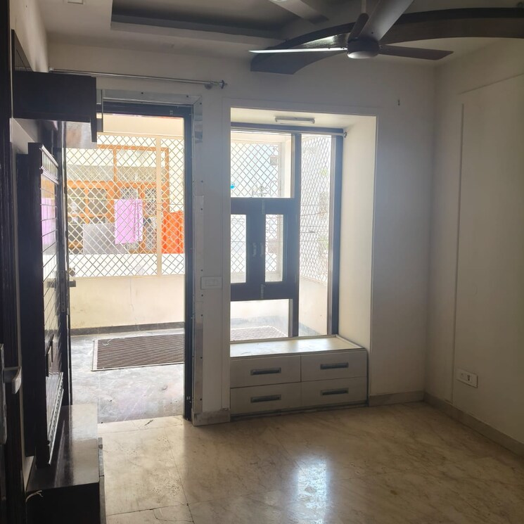 Room, sector 9 1 Bedroom 1500 Sq.Ft. Builder Floor In Sector 9 Gurgaon 9520608