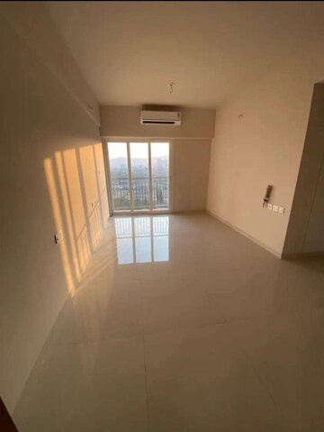 2 BHK Apartment For Rent in Rustomjee Urbania Azziano, Thane West