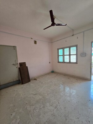 Room in 2 BHK Independent House at New Vip Road – for Rent
