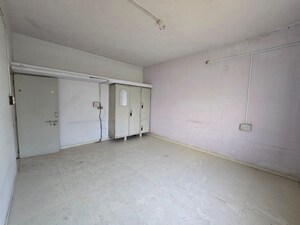 Room in 2 BHK Independent House at New Vip Road – for Rent