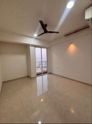 Room in 2 BHK Apartment at Indiabulls One Indiabulls, Pokhran Road No Two – for Rent