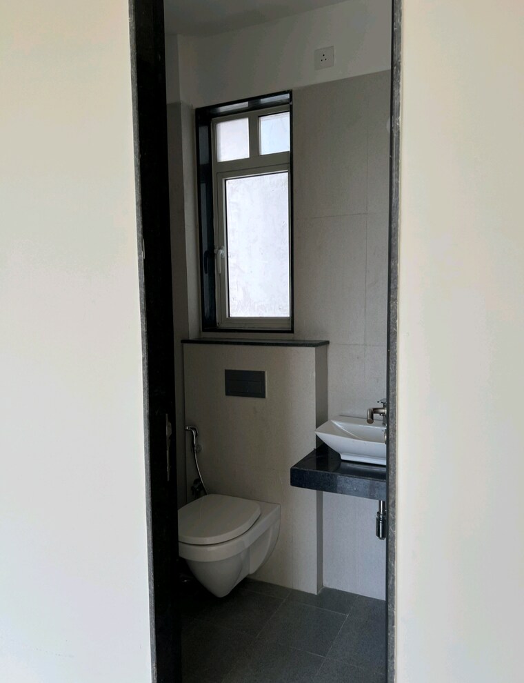 Bathroom, sheth-zuri 2 Bedroom 800 Sq.Ft. Apartment In Laxmi Nagar Thane 9520634