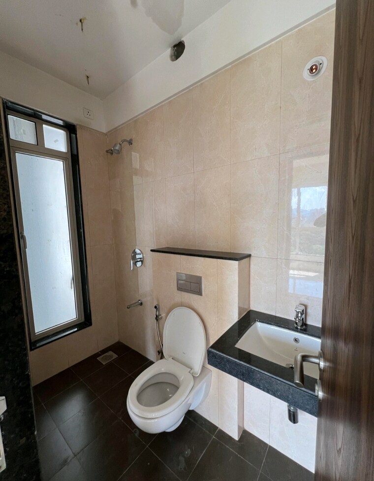 Bathroom, sheth-zuri 2 Bedroom 800 Sq.Ft. Apartment In Laxmi Nagar Thane 9520634