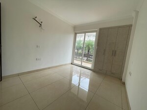 Room in 3 BHK Apartment at Roseate Homes, Ghazipur – for Rent