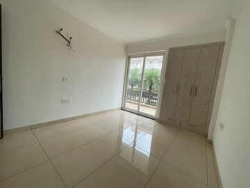 Room in 3 BHK Apartment at Roseate Homes, Ghazipur – for Rent