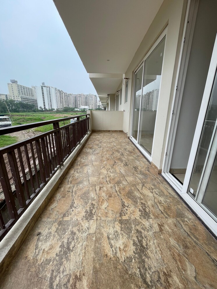 Balcony, roseate-homes 3 Bedroom 1953 Sq.Ft. Apartment In Ghazipur Zirakpur 9520637
