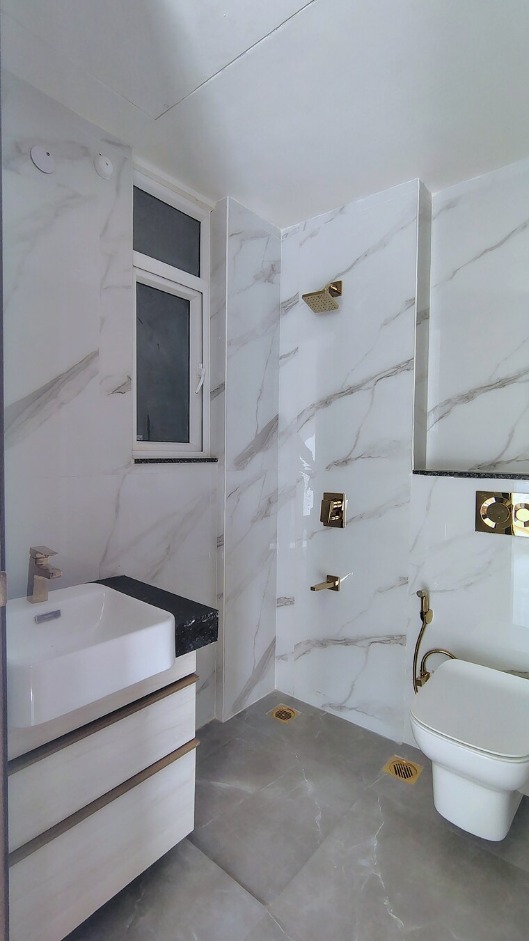 Bathroom, smart-world-orchard 3 Bedroom 1630 Sq.Ft. Apartment In Sector 61 Gurgaon 9520654