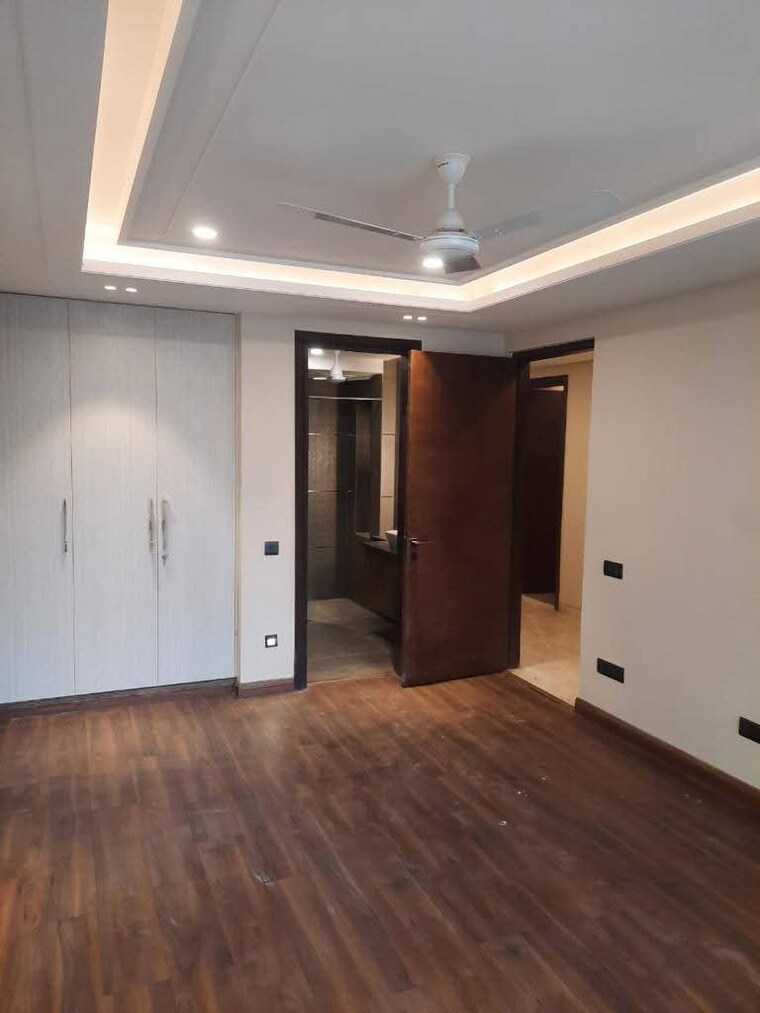 Room, saket 3 Bedroom 250 Sq.Yd. Builder Floor In Saket Delhi 9520668