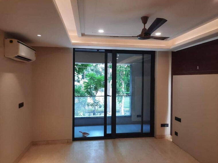 Room, saket 3 Bedroom 250 Sq.Yd. Builder Floor In Saket Delhi 9520668