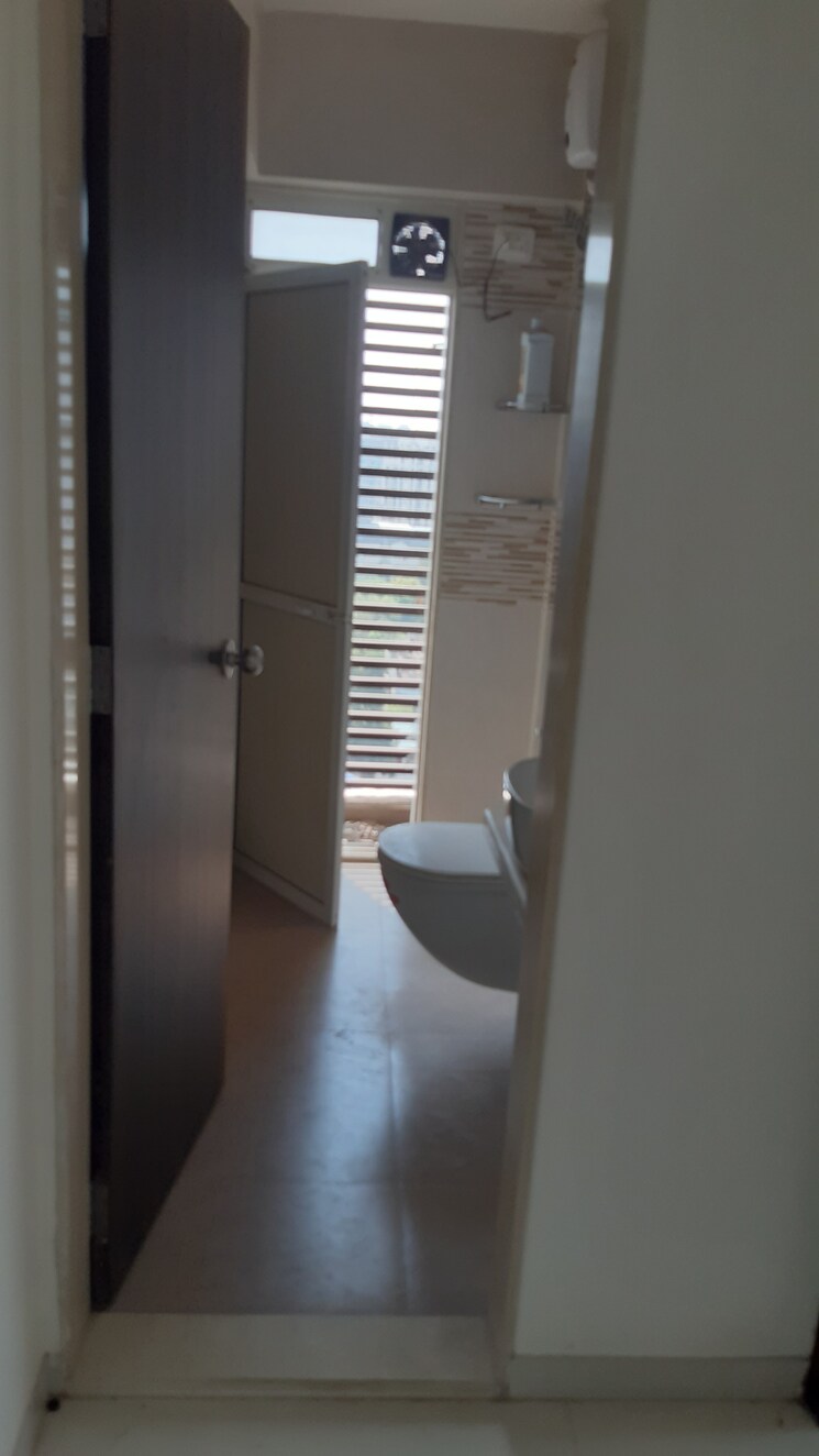 Attached Bathroom, ojass-paulomi-chsl Commercial Office Space 200 Sq.Ft. In Panch Pakhadi Thane 9520683