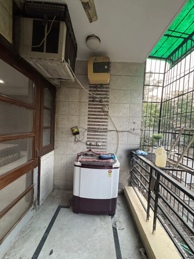 Exterior View, shivalik colony 4 Bedroom 200 Sq.Yd. Builder Floor In Shivalik Colony Delhi 9520685