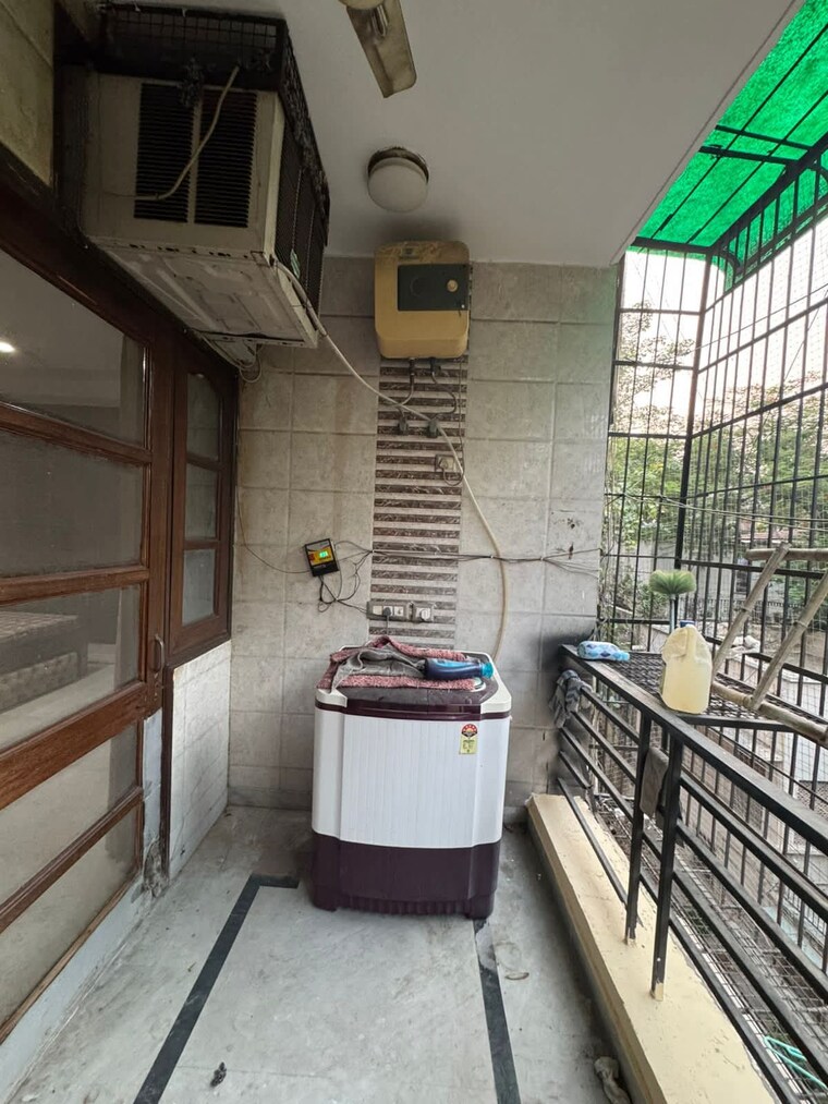 Exterior View, shivalik colony 4 Bedroom 200 Sq.Yd. Builder Floor In Shivalik Colony Delhi 9520685