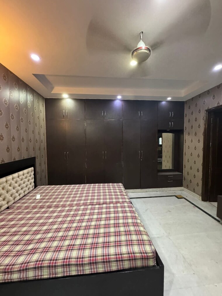 Bedroom, shivalik colony 4 Bedroom 200 Sq.Yd. Builder Floor In Shivalik Colony Delhi 9520685