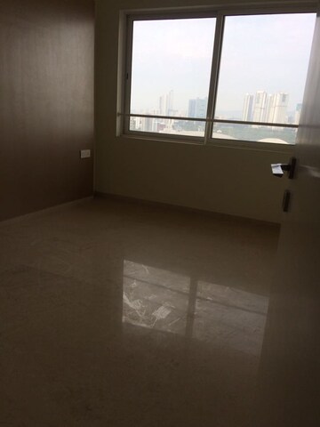 Room in 3 BHK Apartment at Lodha Fiorenza, Goregaon East – for Rent