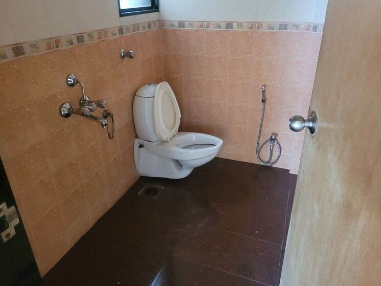 Bathroom, swojas-suman 3 Bedroom 1800 Sq.Ft. Apartment In Law College Road Pune 9520717