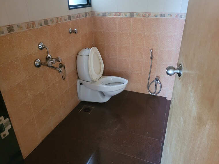 Bathroom, swojas-suman 3 Bedroom 1800 Sq.Ft. Apartment In Law College Road Pune 9520717