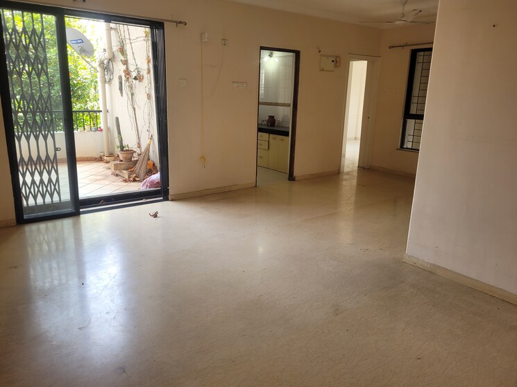 Living Room, swojas-suman 3 Bedroom 1800 Sq.Ft. Apartment In Law College Road Pune 9520717