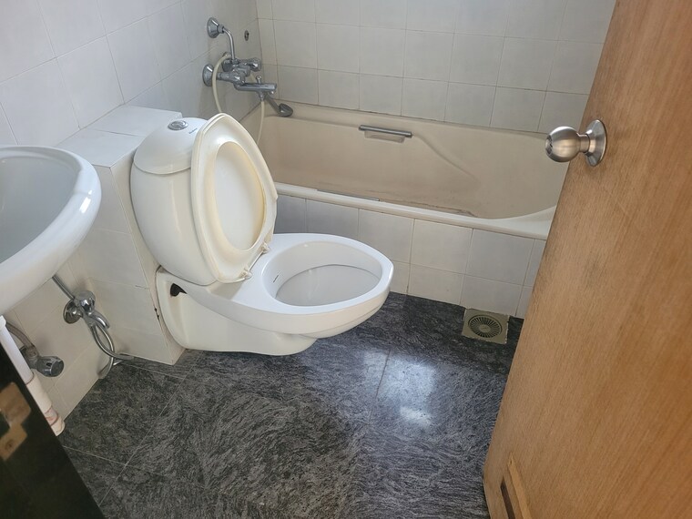 Bathroom, swojas-suman 3 Bedroom 1800 Sq.Ft. Apartment In Law College Road Pune 9520717