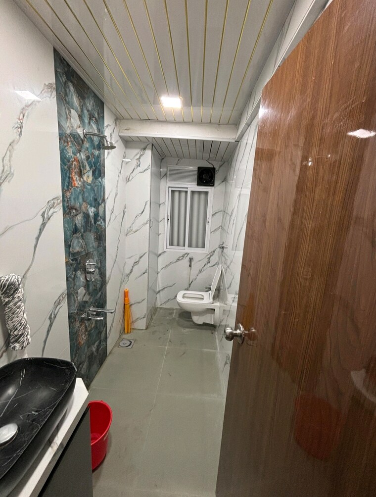 Bathroom, shrusti-saroj-sadan-chs 3 Bedroom 1250 Sq.Ft. Apartment In Naupada Thane 9520713