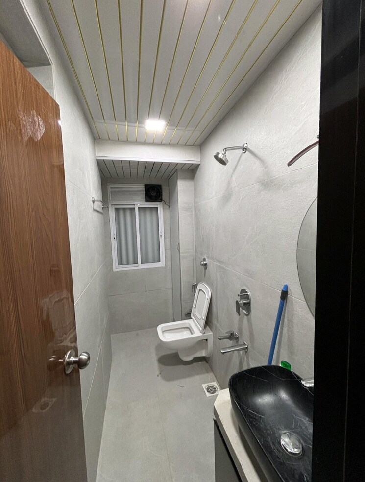 Bathroom, shrusti-saroj-sadan-chs 3 Bedroom 1250 Sq.Ft. Apartment In Naupada Thane 9520713